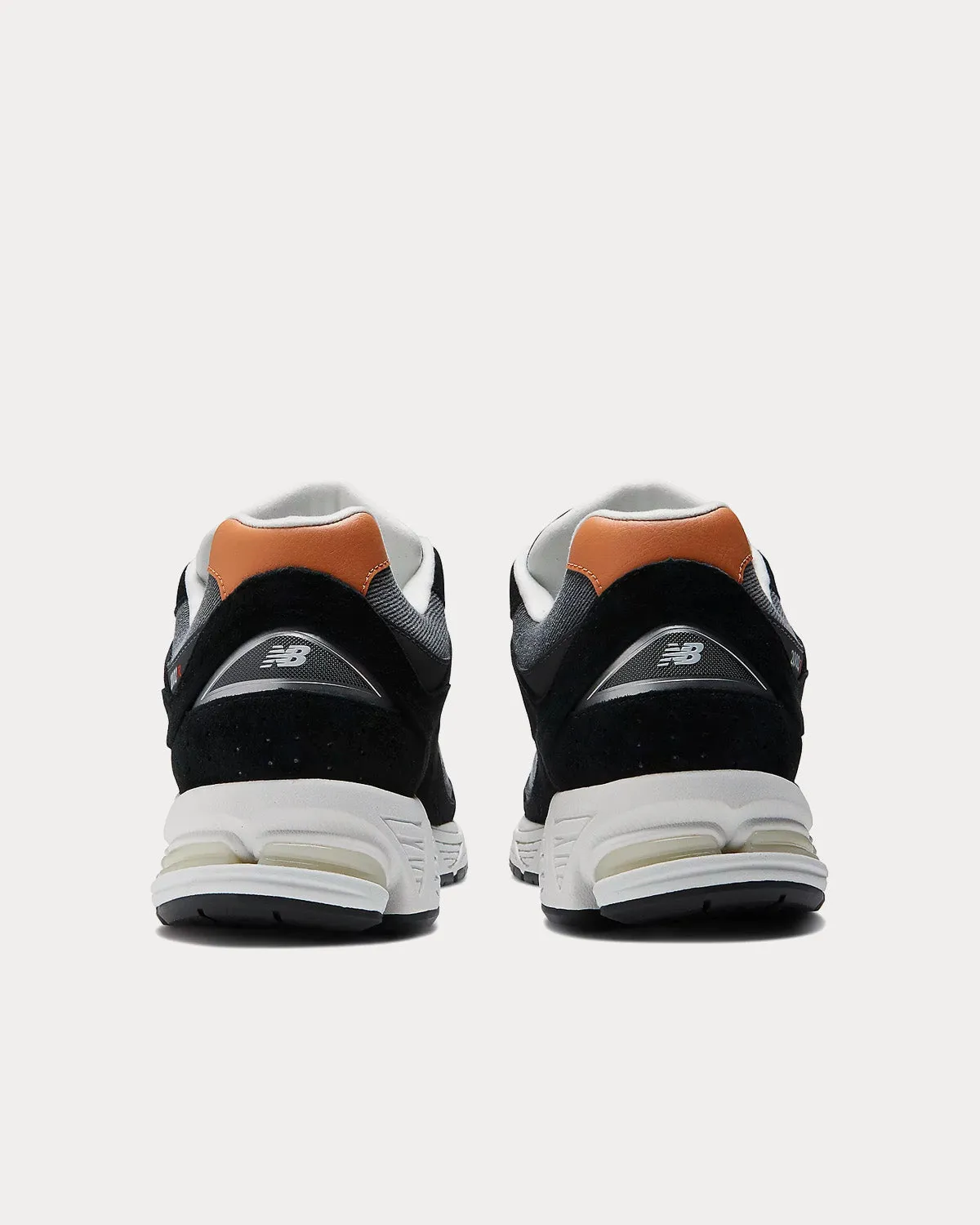 2002r Black / Sepia / Magnet Low Top Sneakers