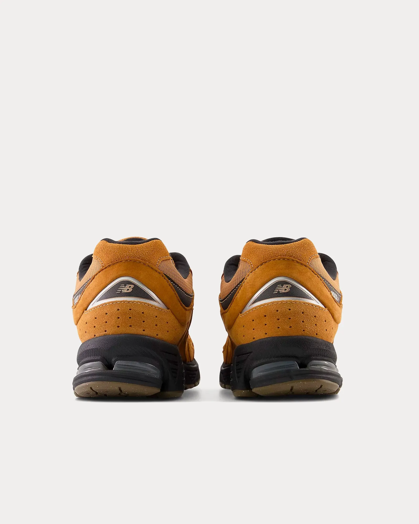 2002r Tobacco / Black / Bone Low Top Sneakers