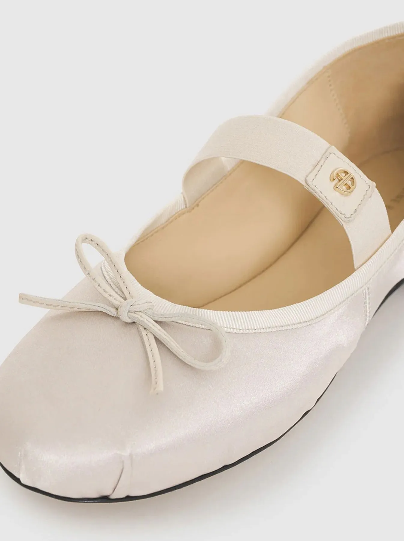 Jolie Satin Flats - Champagne