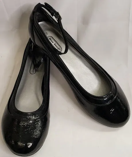 Maura -- Women's Flat Shoe